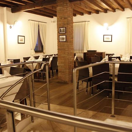 Hotel La Vecchia Reggio Reggio Emilia Bagian luar foto