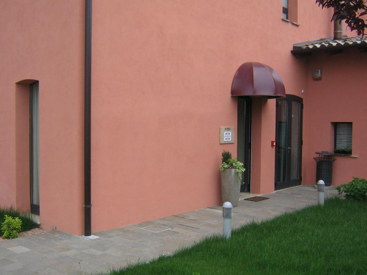 Hotel La Vecchia Reggio Reggio Emilia Bagian luar foto