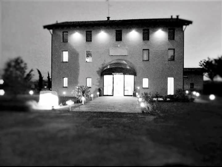 Hotel La Vecchia Reggio Reggio Emilia Bagian luar foto