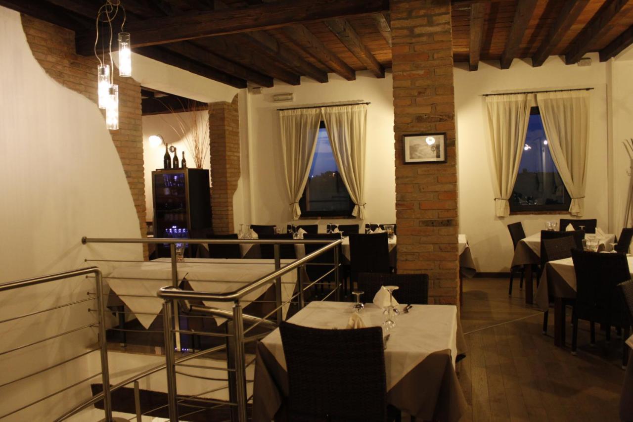 Hotel La Vecchia Reggio Reggio Emilia Bagian luar foto